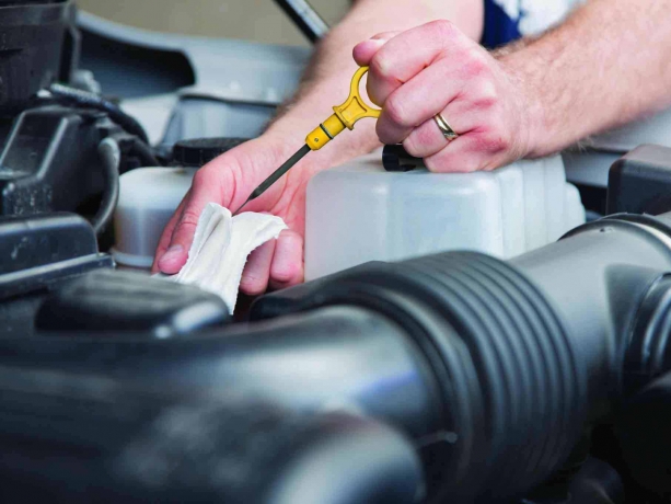 zamena_masla_proverka_urovn.jpg zamena_masla_proverka_urovn.jpg